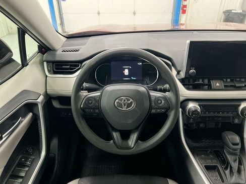 Used 2023 Toyota RAV4 XLE FWD image 11