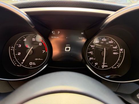 Used 2017 Alfa Romeo Giulia image 11