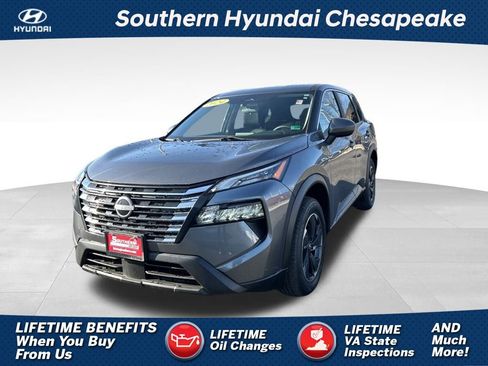 Used 2024 Nissan Rogue SV image 1