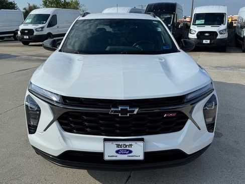 Used 2025 Chevrolet Trax RS w/ Driver Confidence Package FWD image 2