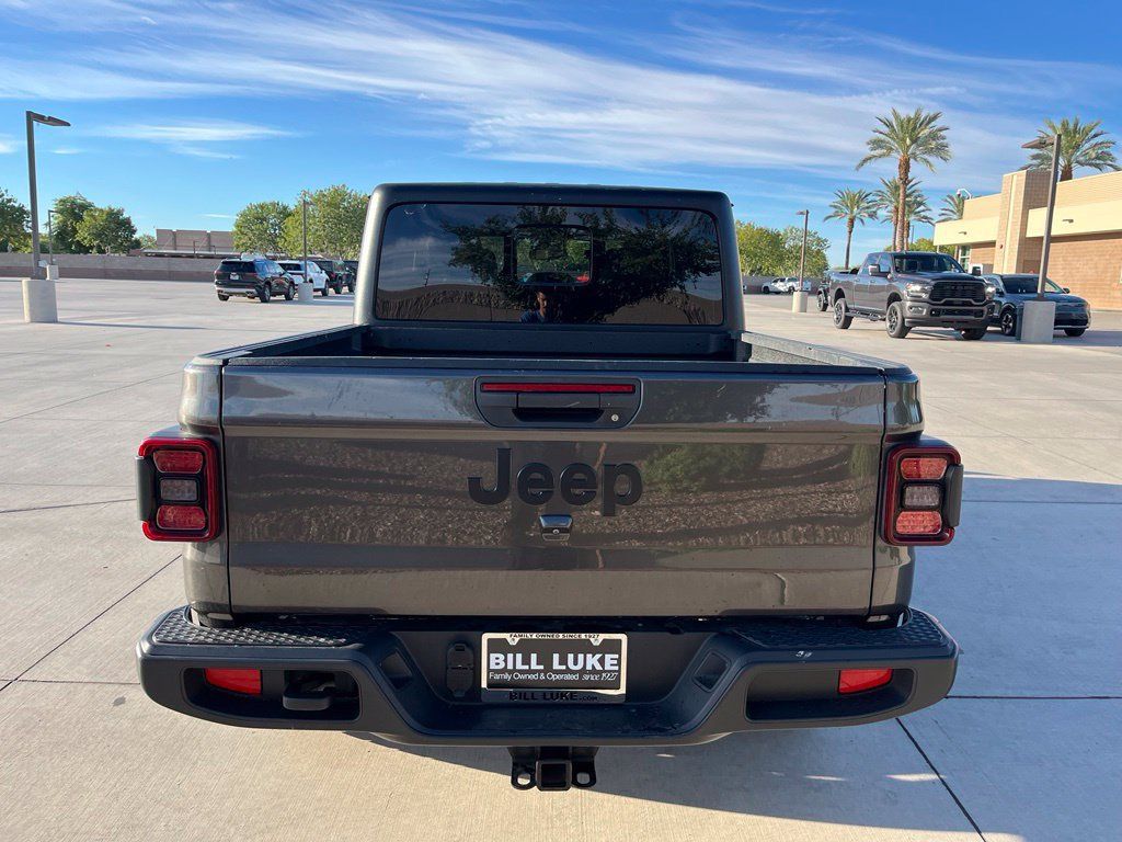 Used 2024 Jeep Gladiator Sport AWD/4WD image 8