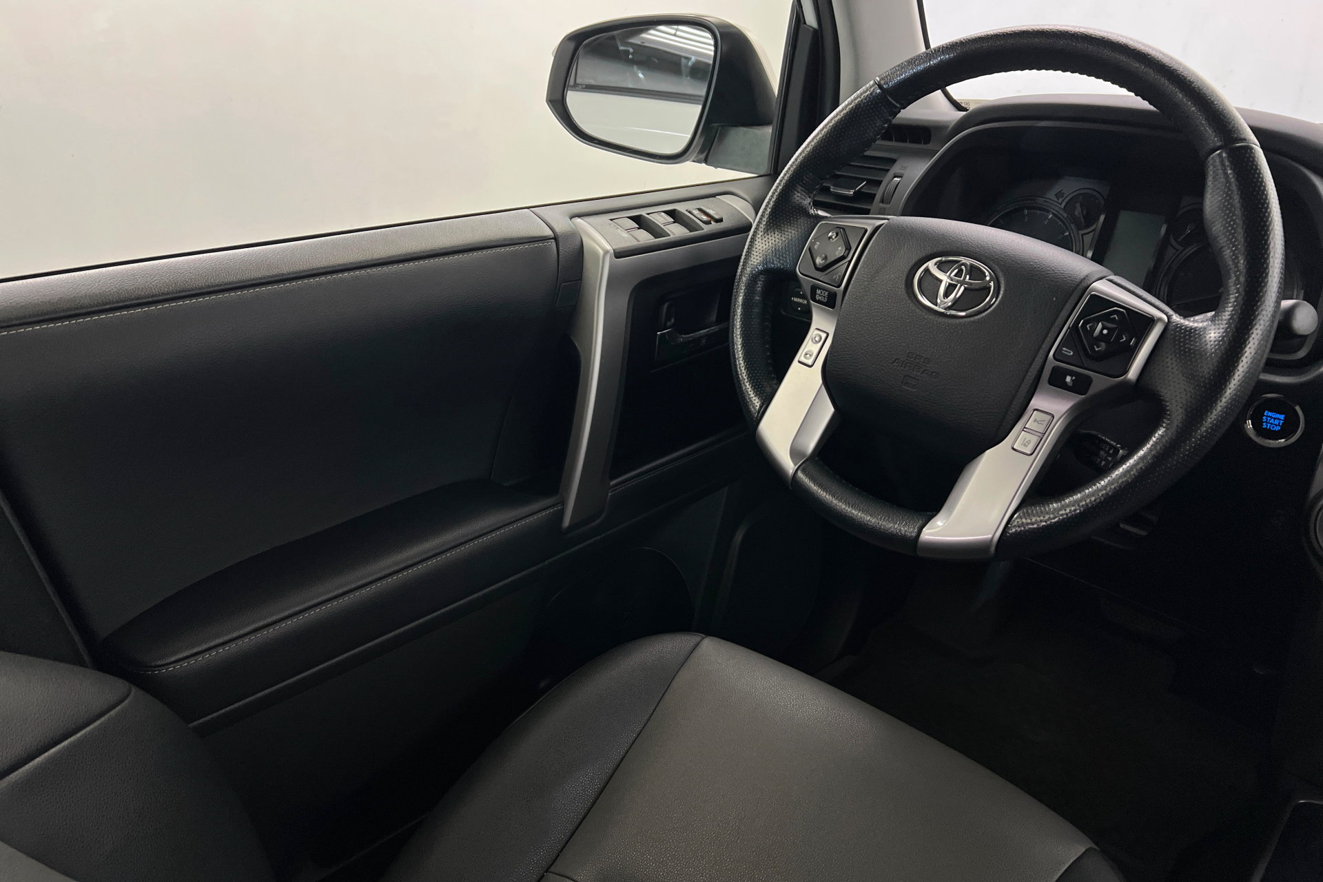 Used 2024 Toyota 4Runner SR5 Premium w/ Moonroof Package AWD/4WD image 11