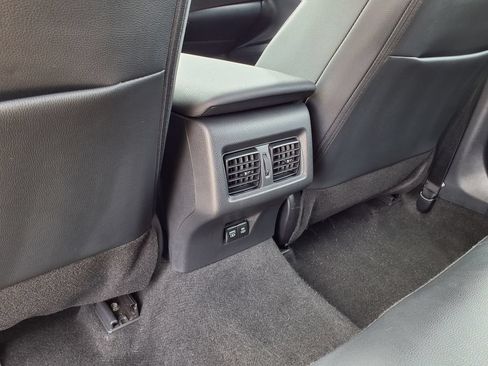 Used 2025 Toyota Camry SE FWD image 19