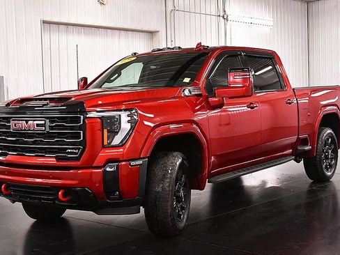 Used 2025 GMC Sierra 2500 AT4 w/ AT4 Premium Plus Package AWD/4WD image 3