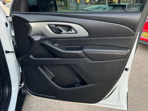 Used 2022 Chevrolet Traverse LT image 31