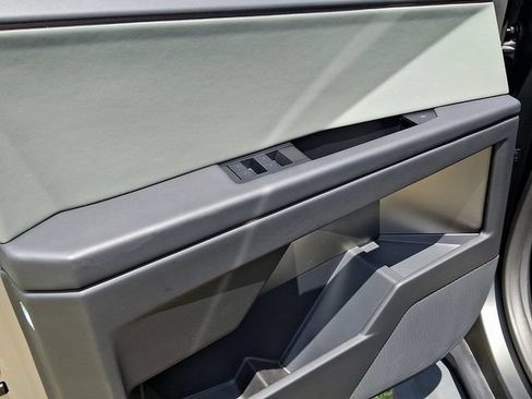 Used 2025 Tesla Cybertruck AWD Crew Cab image 12