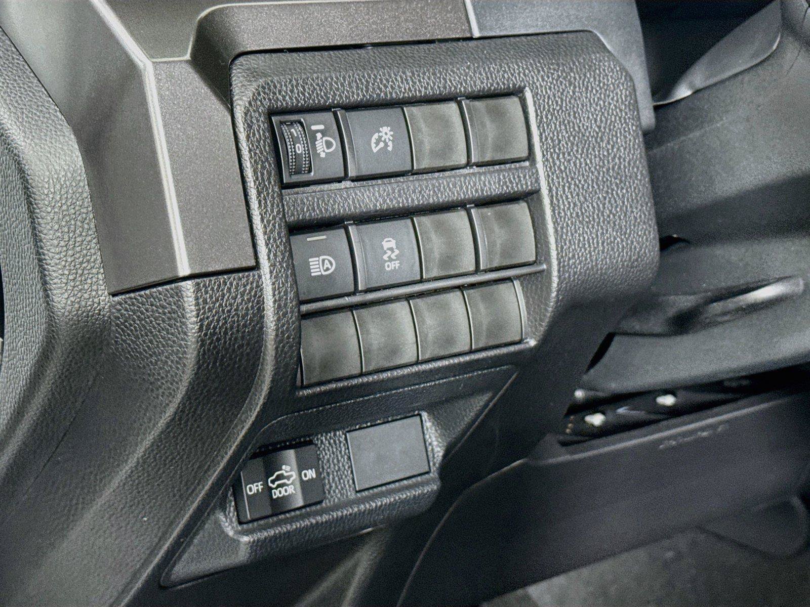 Certified 2025 Toyota Tacoma SR5 AWD/4WD image 17