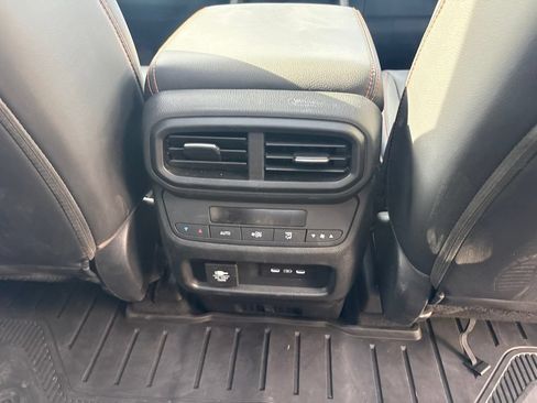 Used 2025 Honda Pilot TrailSport image 36