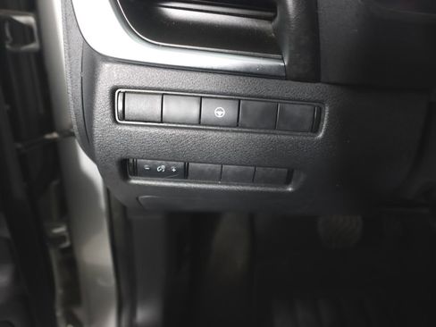 Used 2021 Nissan Rogue SV image 17