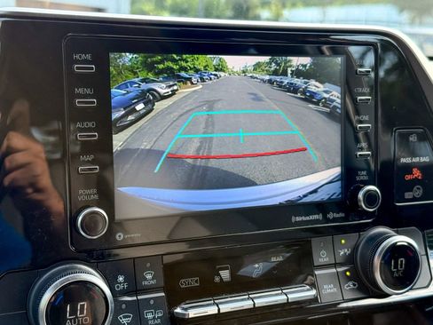 Used 2022 Toyota Highlander LE image 20