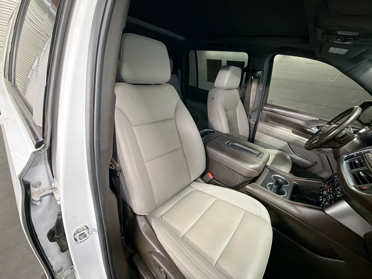 Certified 2024 Chevrolet Suburban Z71 w/ Luxury Package AWD/4WD image 29