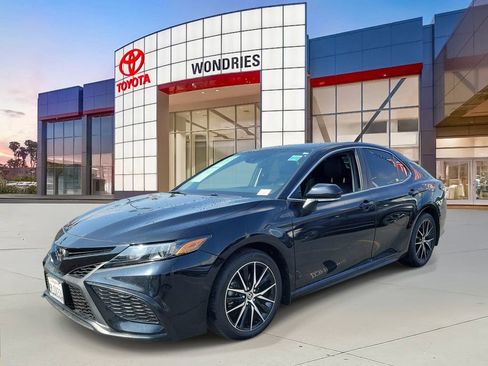 Used 2024 Toyota Camry SE w/ Convenience Package FWD image 2