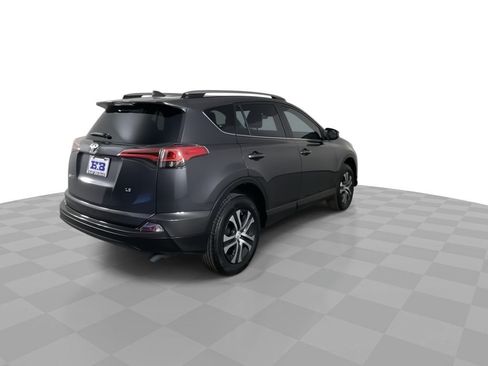 Used 2018 Toyota RAV4 LE w/ Carpet Mat Package image 8