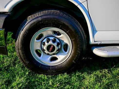 Used 2024 GMC Savana 2500 w/ Driver Convenience Package image 32