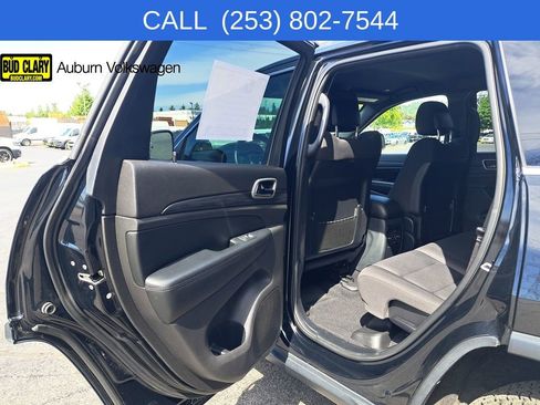 Used 2020 Jeep Grand Cherokee Laredo AWD/4WD image 13