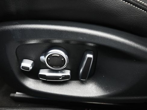 Used 2019 Jaguar XE S image 13