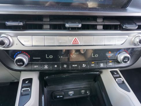 Used 2024 Kia Telluride S w/ S Sunroof Package FWD image 13