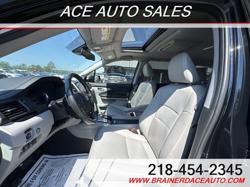 Used 2017 Honda Pilot Touring image 5