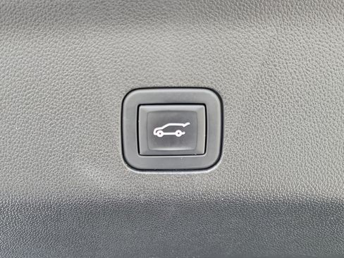 Used 2024 Chevrolet Suburban LT RWD image 13