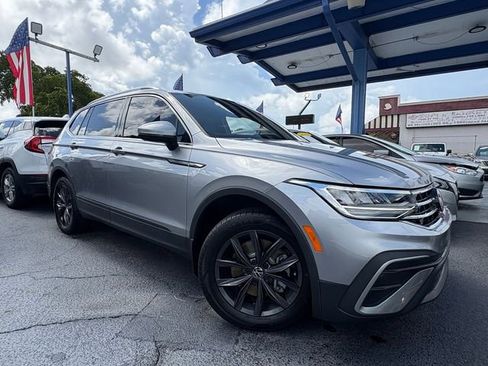 Used 2022 Volkswagen Tiguan SE w/ Panoramic Sunroof Package image 1