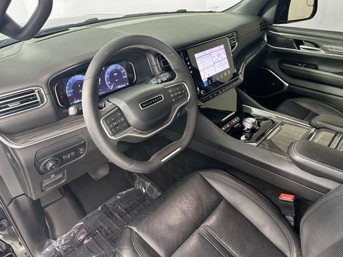 Used 2022 Jeep Wagoneer Series III RWD image 9