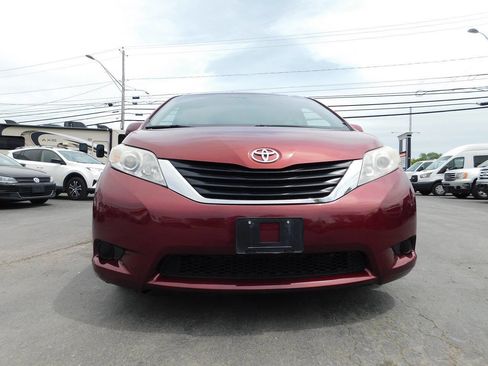 Used 2011 Toyota Sienna LE FWD image 5