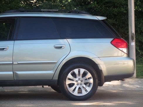 Used 2009 Subaru Outback 2.5i Limited AWD/4WD image 35