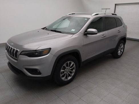 Used 2019 Jeep Cherokee Latitude Plus w/ Comfort/Convenience Group image 2