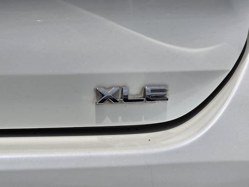 Used 2021 Toyota Highlander XLE FWD image 33