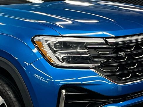 Used 2025 Volkswagen Atlas Cross Sport SEL Premium R-Line AWD/4WD image 44