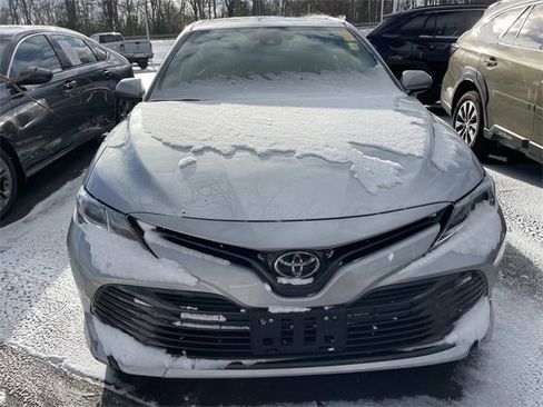 Used 2019 Toyota Camry LE image 6