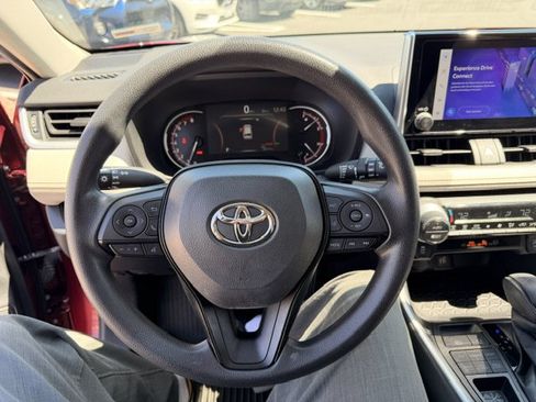 Used 2023 Toyota RAV4 XLE AWD/4WD image 13