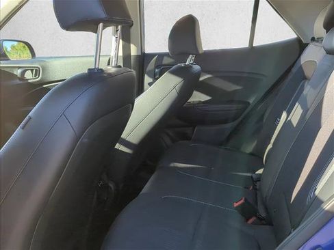 Used 2024 Hyundai Venue Limited image 23