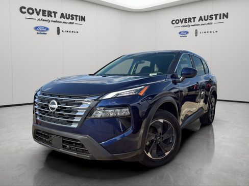 Used 2025 Nissan Rogue SV FWD image 2