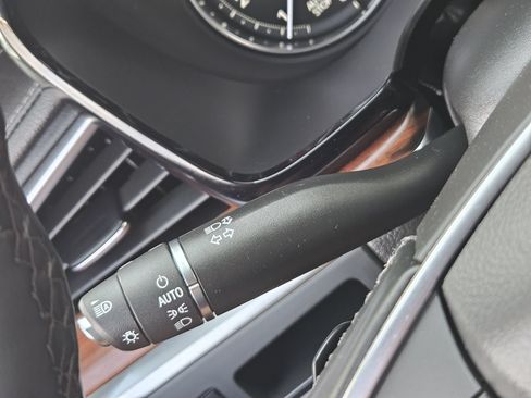 Used 2025 Cadillac XT5 Premium Luxury FWD image 29