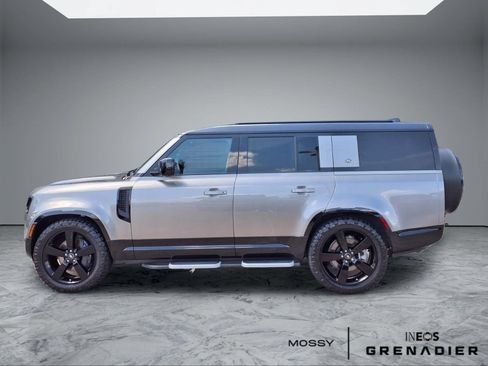 Used 2024 Land Rover Defender 130 X-Dynamic SE AWD/4WD image 5