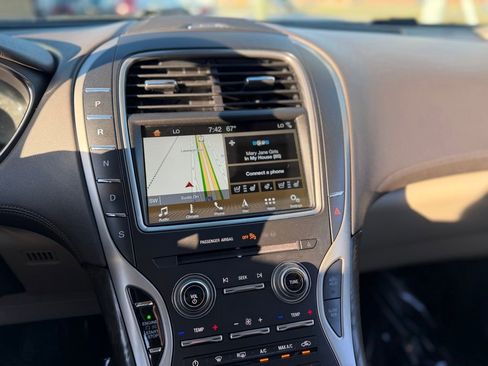 Used 2018 Lincoln MKX Reserve w/ Lincoln MKX Climate Package image 18