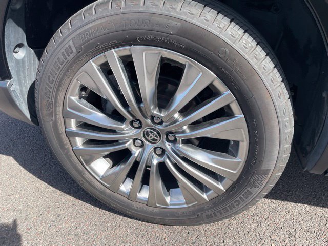 Used 2021 Toyota Venza XLE w/ Softex Package AWD/4WD image 18