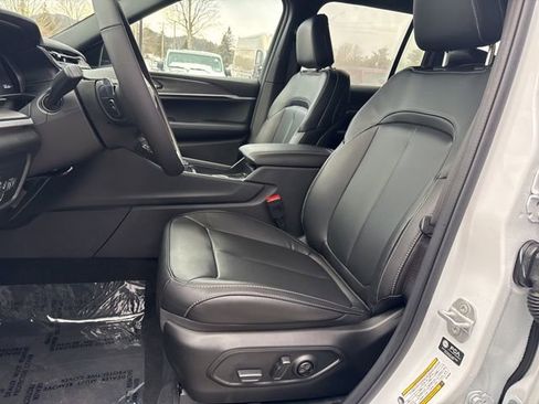 New 2025 Jeep Grand Cherokee Limited image 9