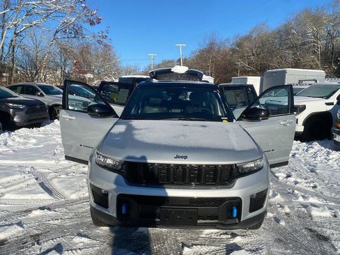 Used 2023 Jeep Grand Cherokee Trailhawk AWD/4WD image 29