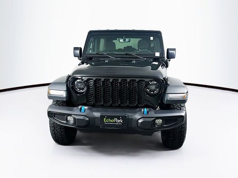 Used 2023 Jeep Wrangler Unlimited w/ 8.4" Radio Group AWD/4WD image 2