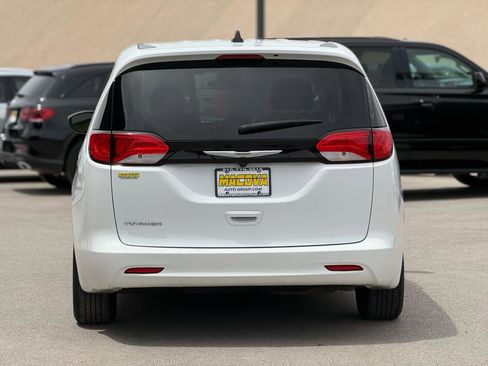 Used 2023 Chrysler Voyager LX FWD image 6