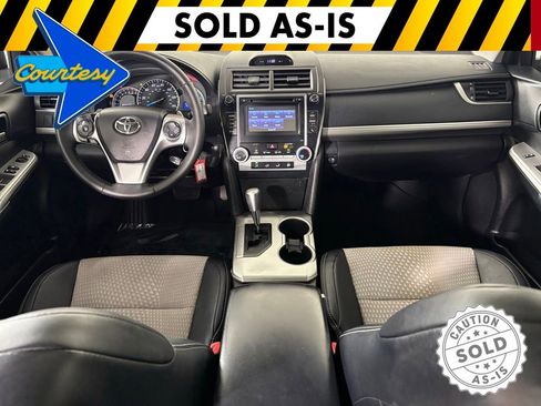 Used 2014 Toyota Camry SE w/ Moonroof Package FWD image 30