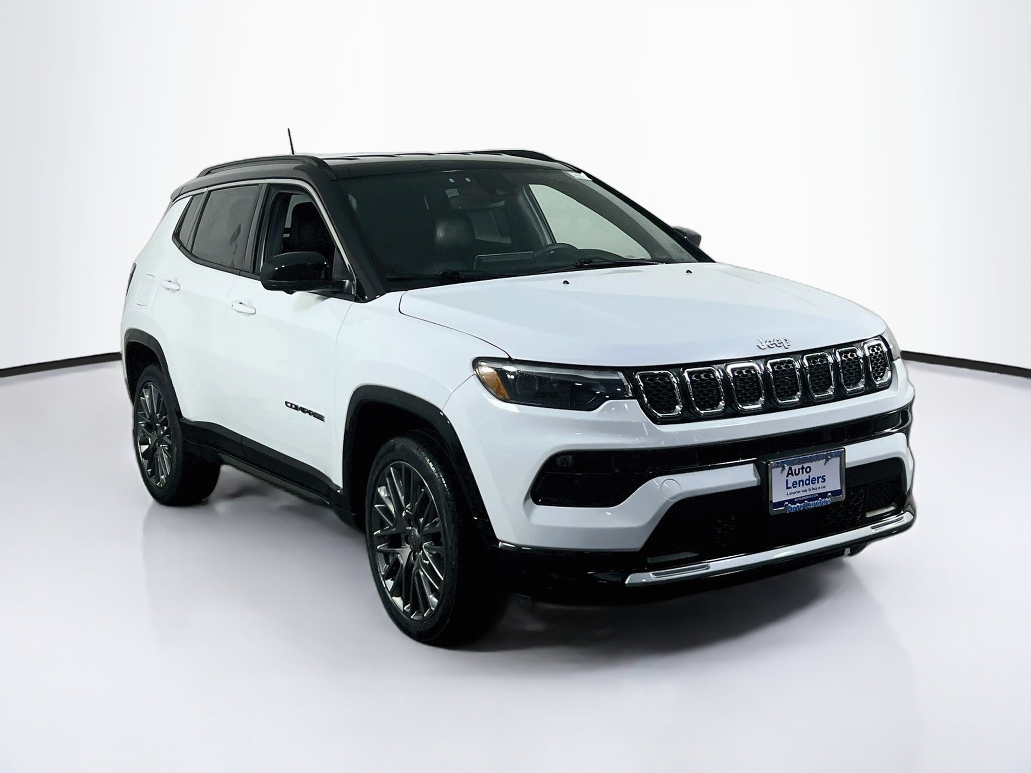Used 2023 Jeep Compass Limited w/ Elite Group AWD/4WD image 3