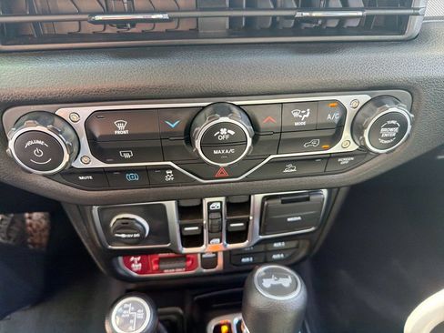 Used 2025 Jeep Wrangler Unlimited Sport S 4xe AWD/4WD image 16