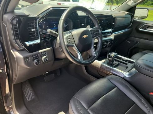 Used 2023 Chevrolet Silverado 1500 LTZ w/ LTZ Convenience Package II AWD/4WD image 19