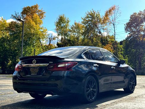 Used 2017 Nissan Altima 2.5 SR w/ Midnight Edition Package FWD image 6