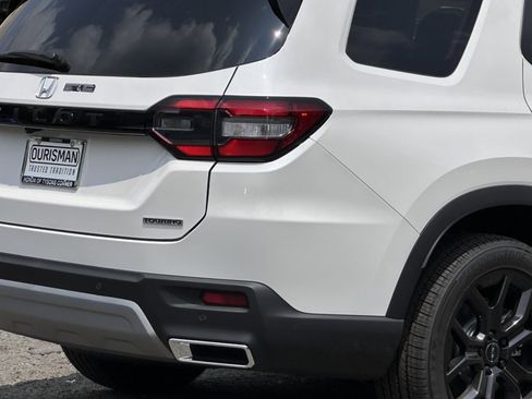 New 2025 Honda Pilot Touring image 5
