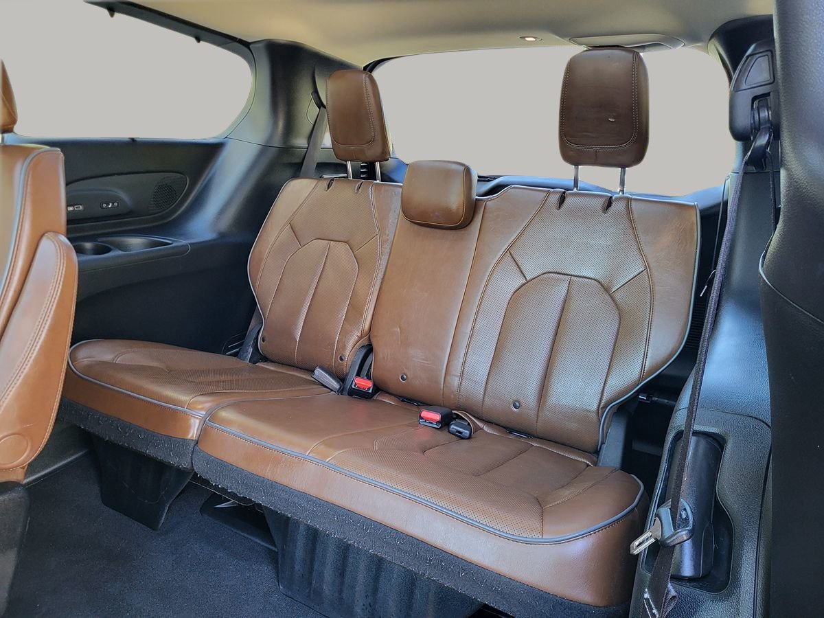 Used 2019 Chrysler Pacifica Limited w/ Advanced Safetytec Group FWD image 17