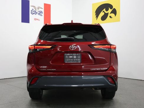 Used 2024 Toyota Highlander Limited AWD/4WD image 11